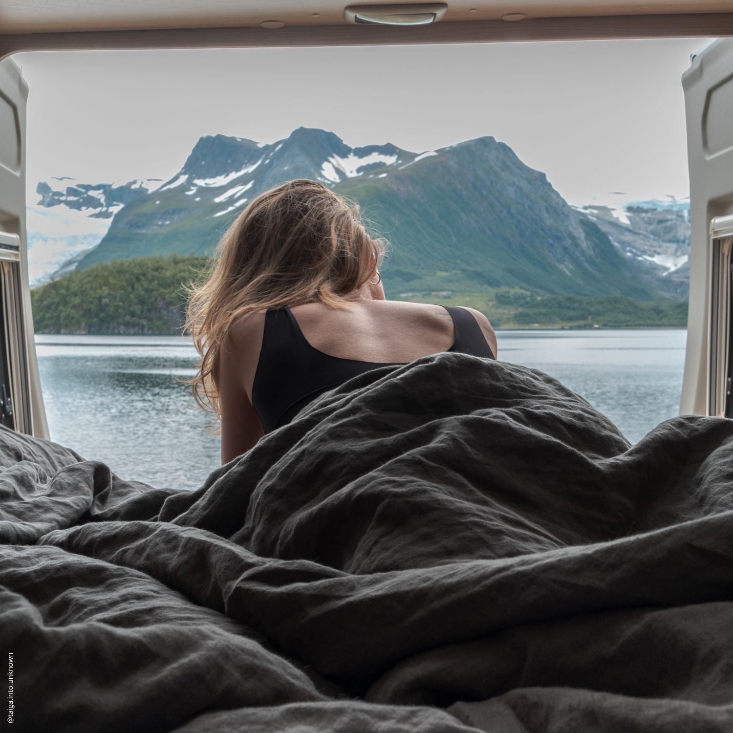 Andujar Linen DreamSet - Sustainable Duvet & Pillowcase Ensemble