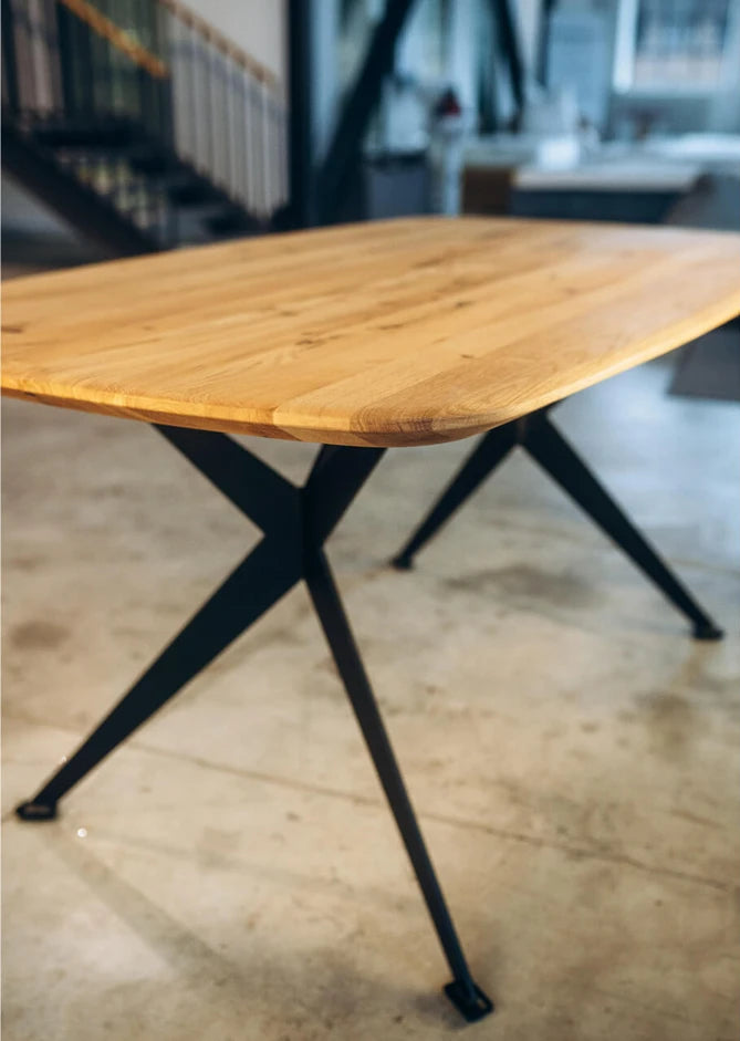 Ripollet AeroTable - Modern Sleek Table