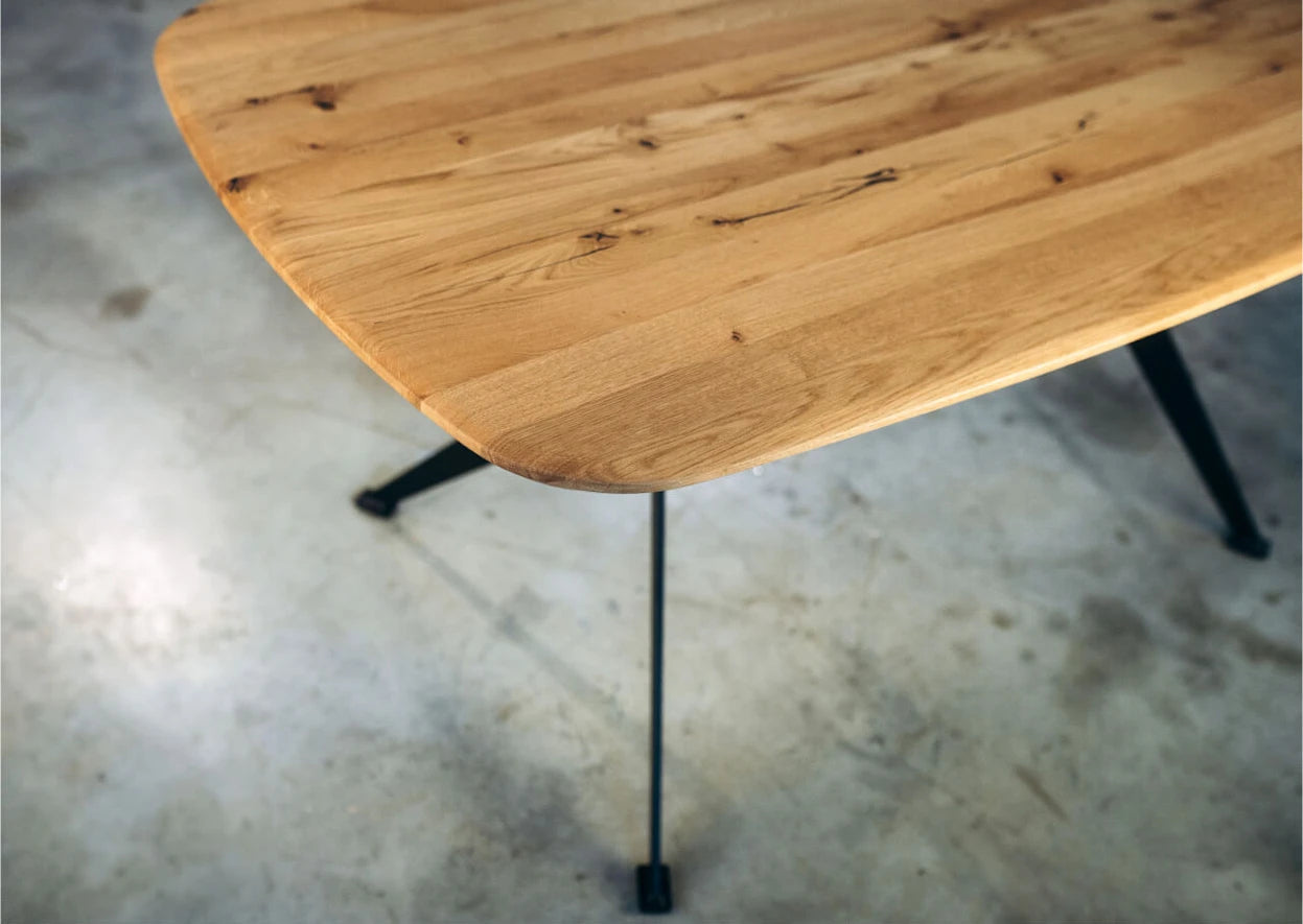 Ripollet AeroTable - Modern Sleek Table
