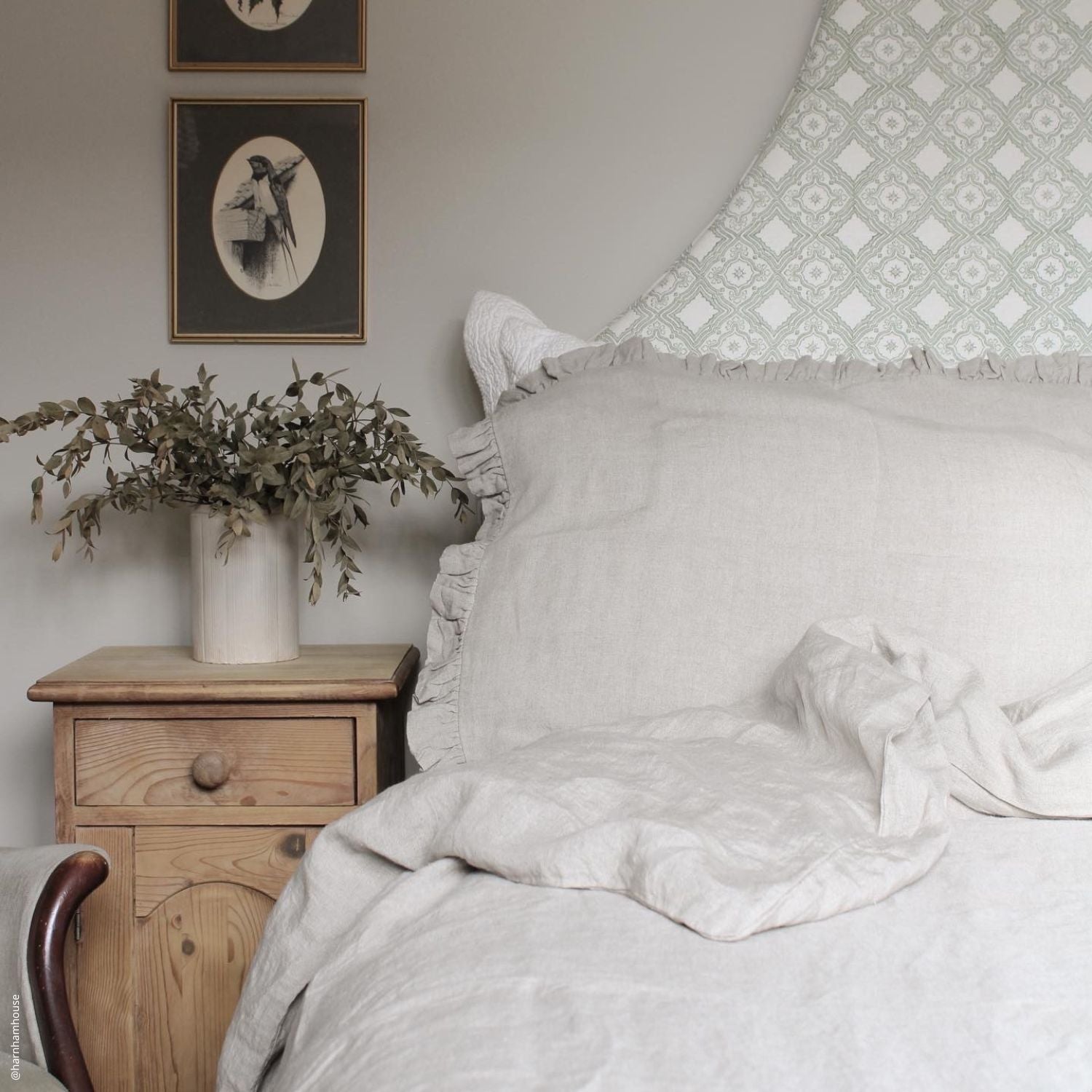 Consuegra Breeze Linen Pillowcase - Romantic Frill-Trimmed Pillow Sham