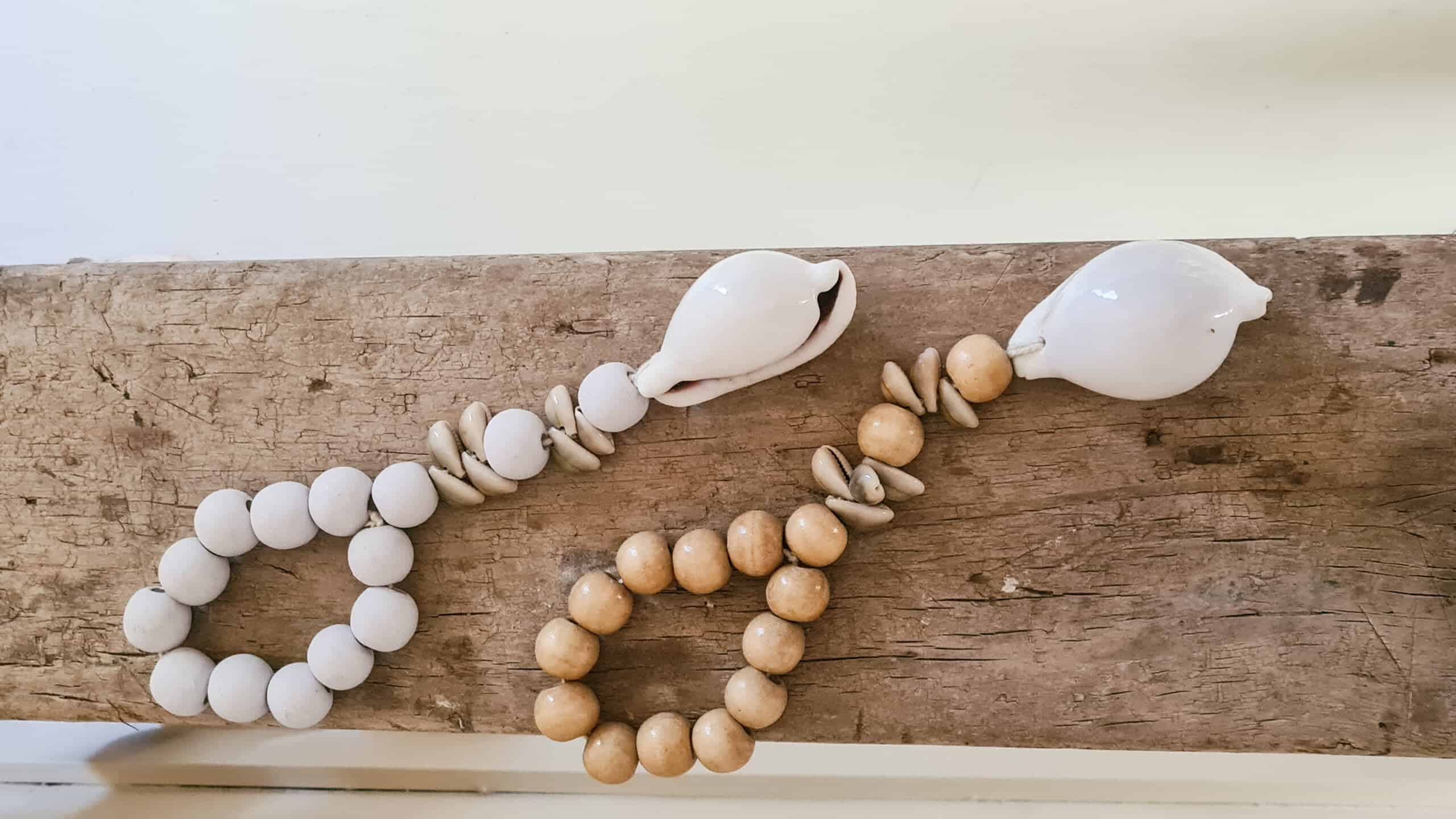 Segovia White Shell Hanger - Stylish Wardrobe Accessory