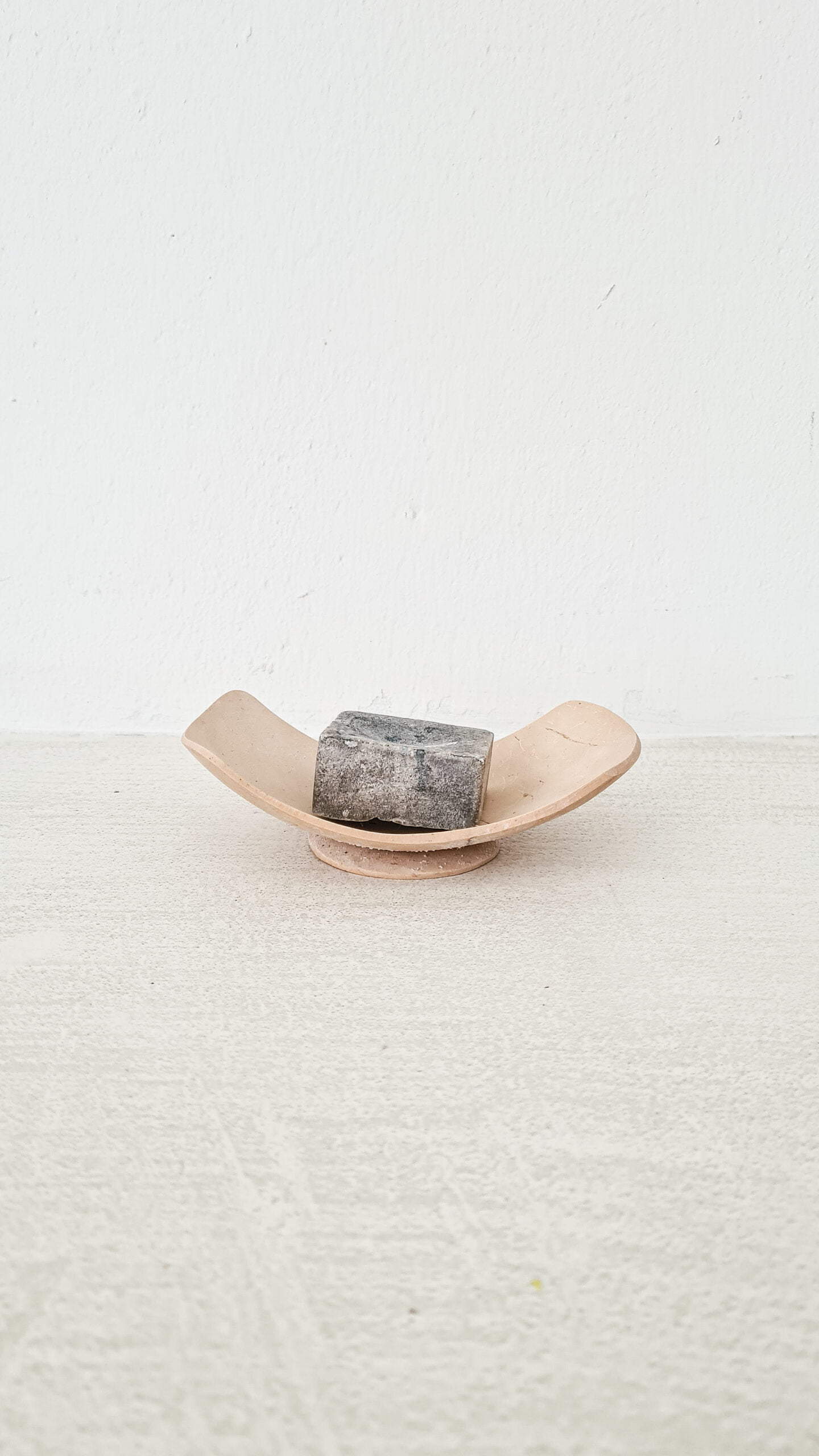 Alhambra Elegant Dish Stand - Elongated Soap Dish