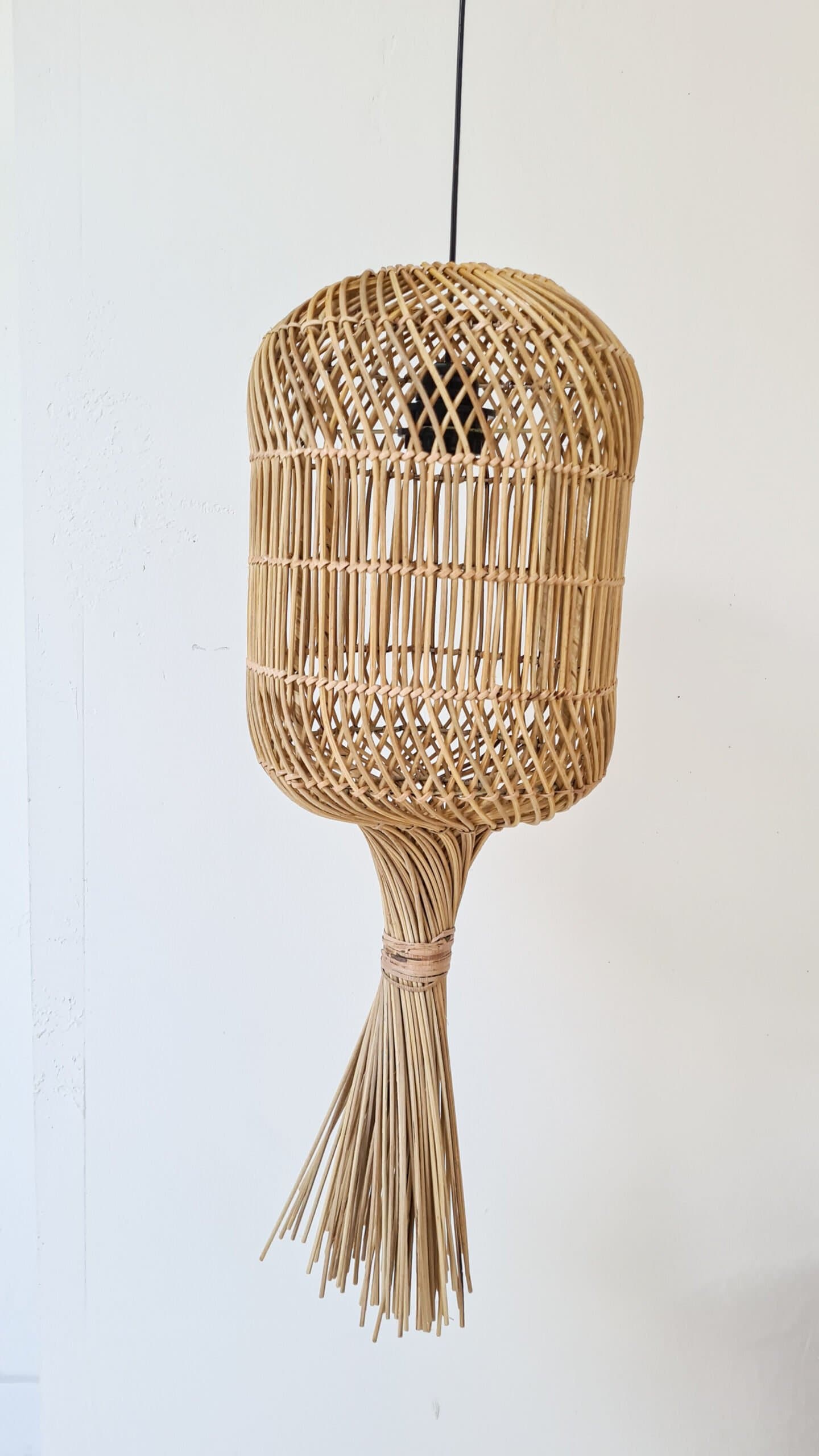 Catarroja Rattan Rod Lamp - Handcrafted Pendant Light