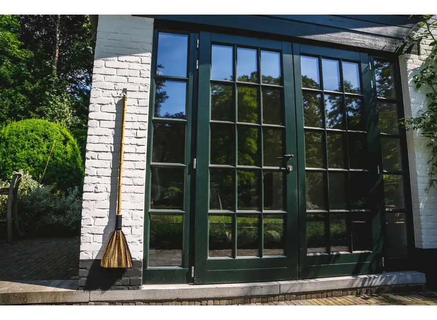 Cazorla Majestic Sweep - Decorative Indonesian Grass Broom