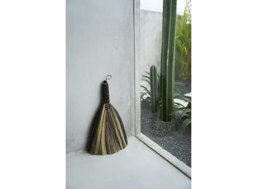 Cadaqués Charm Hand Sweeper - Boho Grass Brush