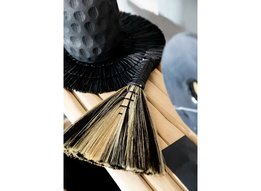 Cadaqués Charm Hand Sweeper - Boho Grass Brush